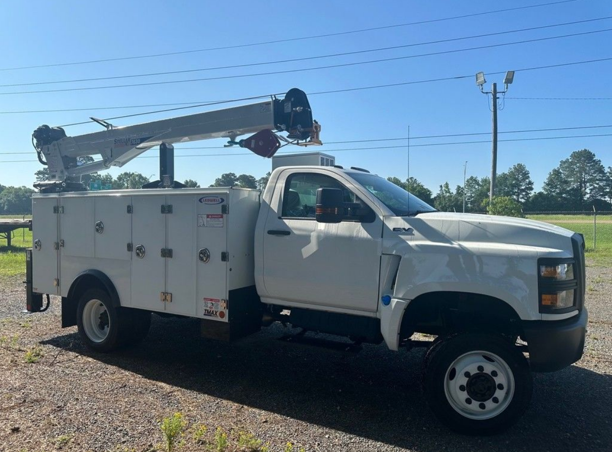 2023 International® CV™ Series Day Cab 4x4 - image 3 of 6