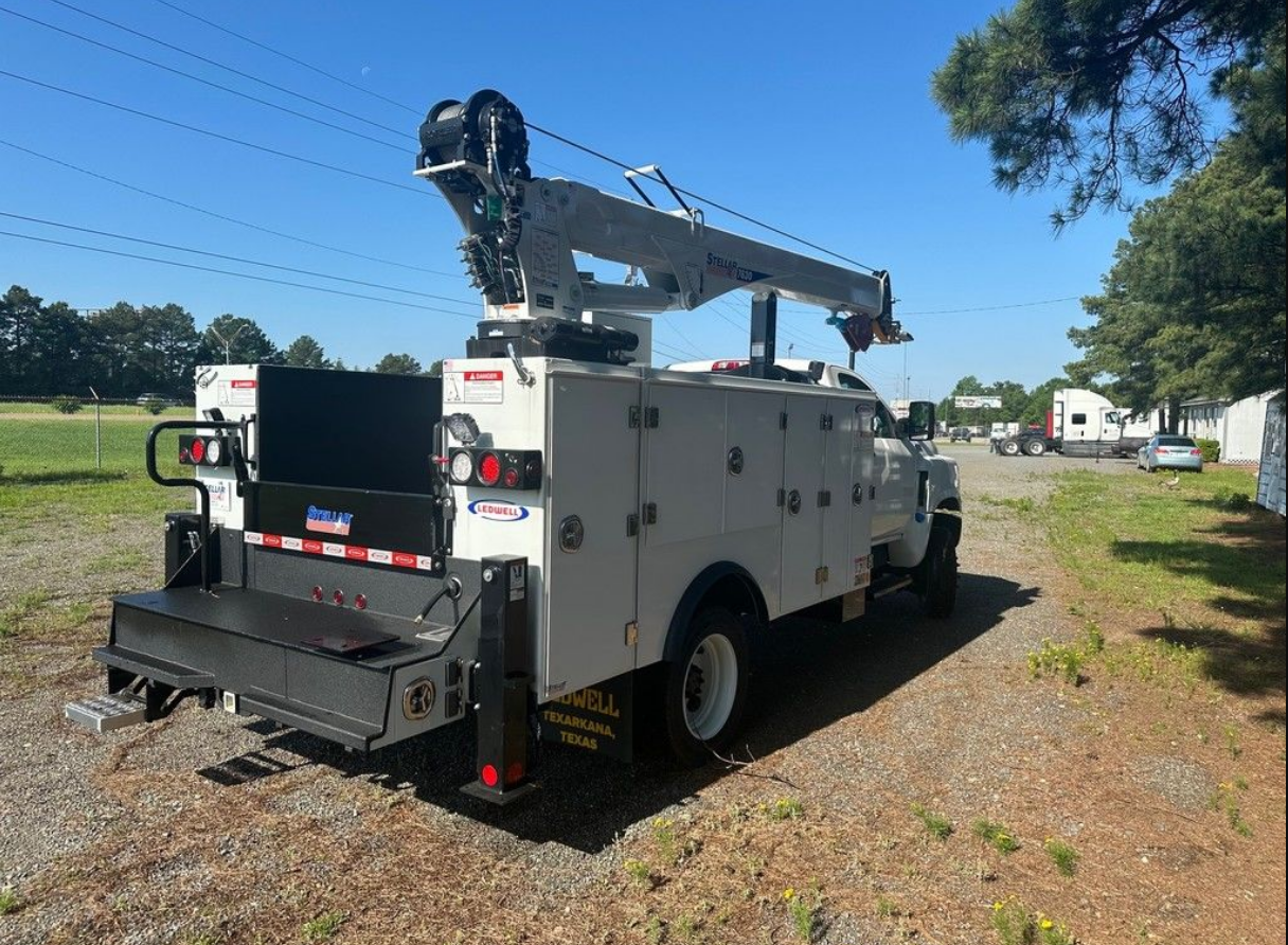 2023 International® CV™ Series Day Cab 4x4 - image 4 of 6