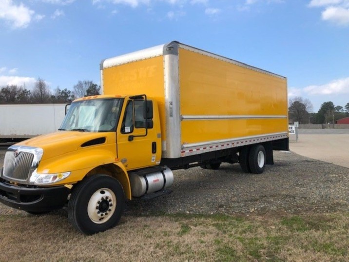 2019 International 4300 Box Truck KL383368 - image 1 of 6