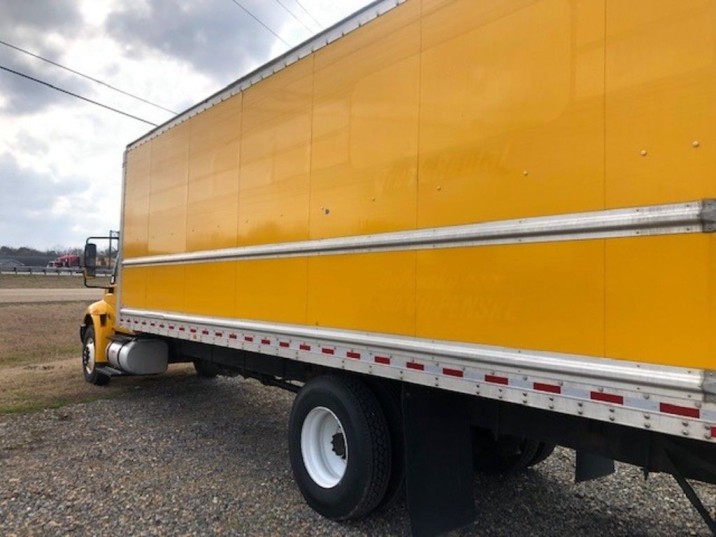 2019 International 4300 Box Truck KL383368 - image 4 of 6