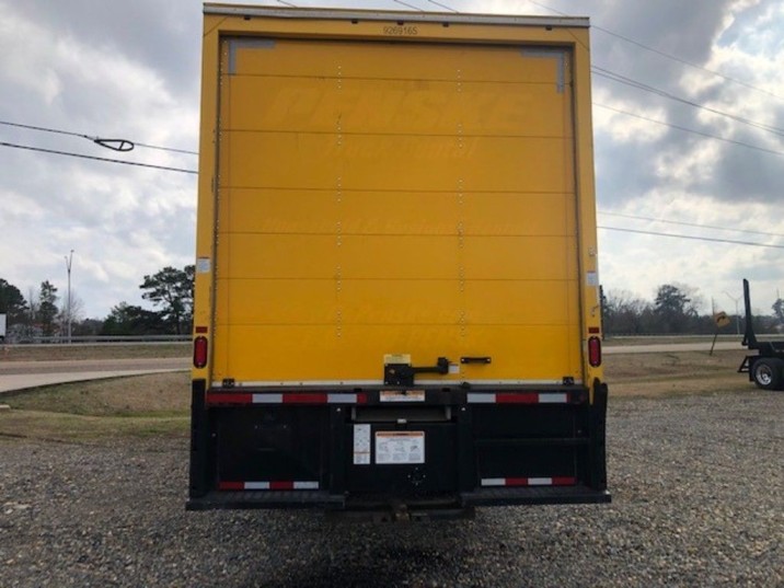 2019 International 4300 Box Truck KL383368 - image 3 of 6