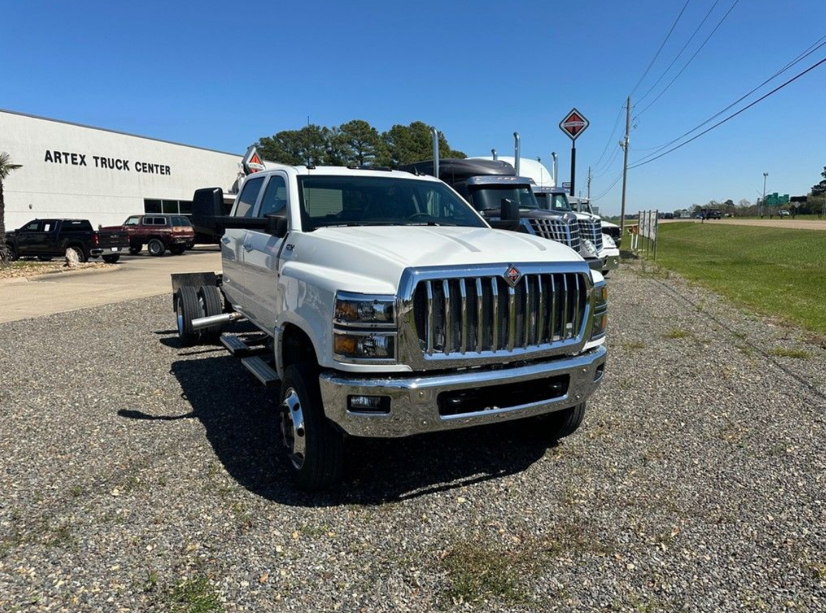 2024 International® CV™ Series Crew Cab 4x4 - image 1 of 6