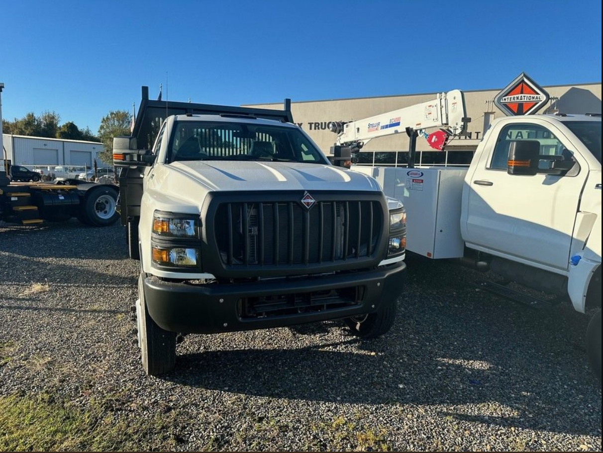 2023 International® CV™ Series Day Cab 4x4 - image 2 of 6