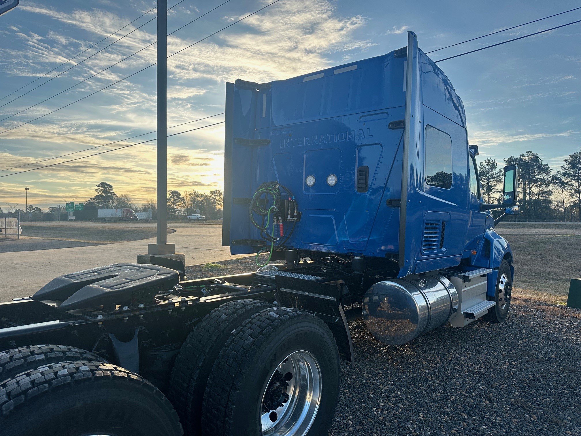 2025 INTERNATIONAL LT625 SLEEPER - image 3 of 6